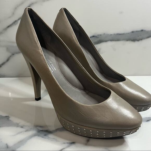 Kenneth Cole | Women's Neutral Taupe Studded Platform Ring True Heels Sz 8 - Picture 1 of 7